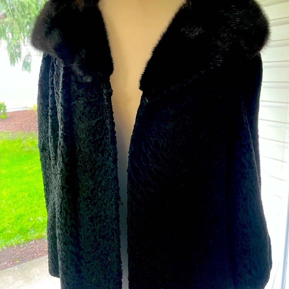 Women’s VINTAGE MARSHALL FIELD & COMPANY Textured Jacket with Fur Collar